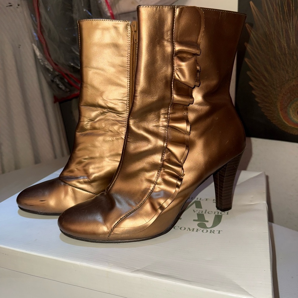 AJ Valenci Leather Elegant Bronze Ankle Boots SZ 9 1/2 Wide